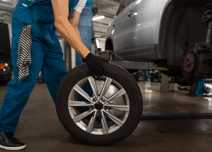 Trabajo preciso y confiable en mantenimiento automotriz. Nuestro equipo especializado asegura el máximo rendimiento de tu vehículo, cuidando cada detalle con dedicación y experiencia. Tu seguridad en la carretera comienza con un servicio de calidad.